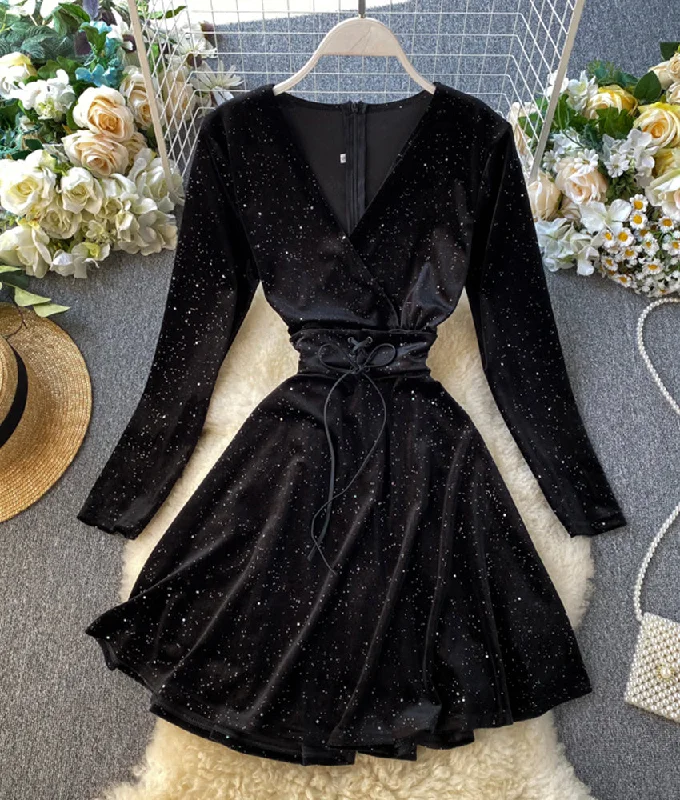 Black v neck velvet short dress  900